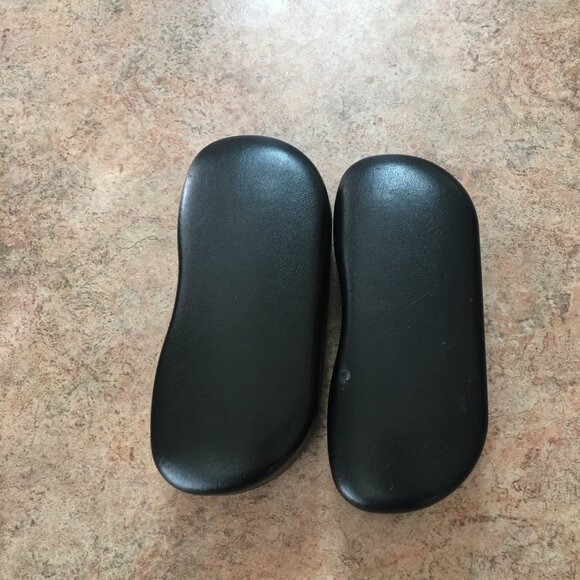 2 Ray-Ban hard clamshell sunglass cases - Picture 8 of 8